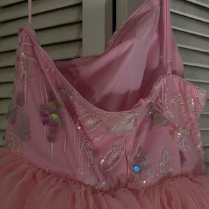 Elegant Pink Asymmetrical Perfect for prom
One shoulder. dress is stunning.